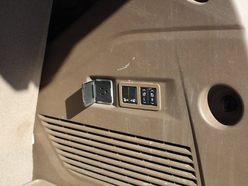 Used 2021 GMC Yukon Denali w/ Advanced Technology Package image 9