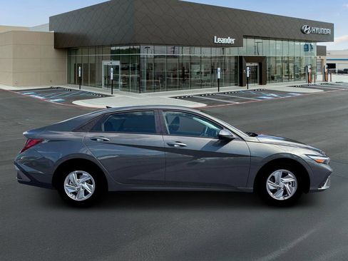 New 2026 Hyundai Elantra SE image 9