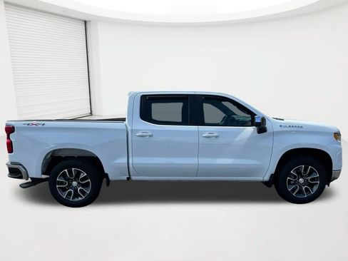 Used 2022 Chevrolet Silverado 1500 LT AWD/4WD image 4