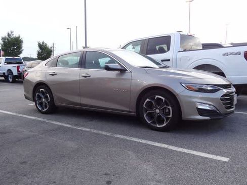 Used 2023 Chevrolet Malibu LT FWD image 2
