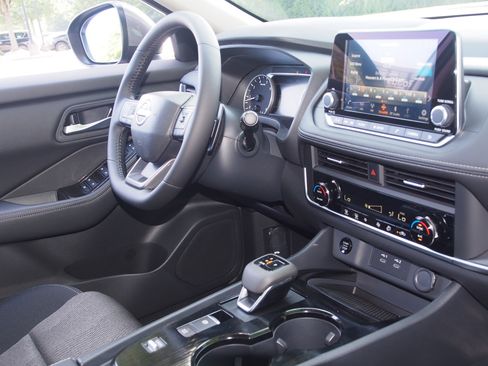 Used 2026 Nissan Rogue SV FWD image 10
