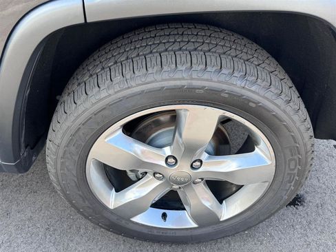 Used 2013 Jeep Grand Cherokee Overland RWD image 16
