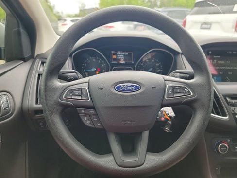 Used 2017 Ford Focus SEL image 18