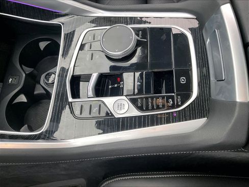 Used 2024 BMW X6 xDrive40i w/ Premium Package image 17