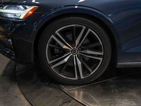 Used 2019 Volvo S60 T5 R-Design FWD image 9