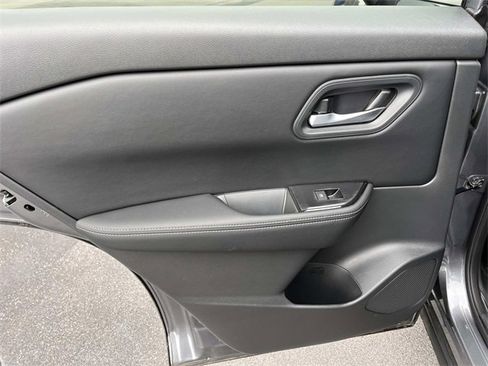 Used 2025 Nissan Rogue SV image 16