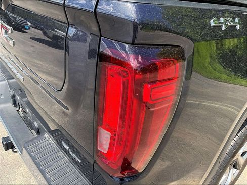 Used 2022 GMC Sierra 1500 SLT w/ SLT Convenience Package AWD/4WD image 32