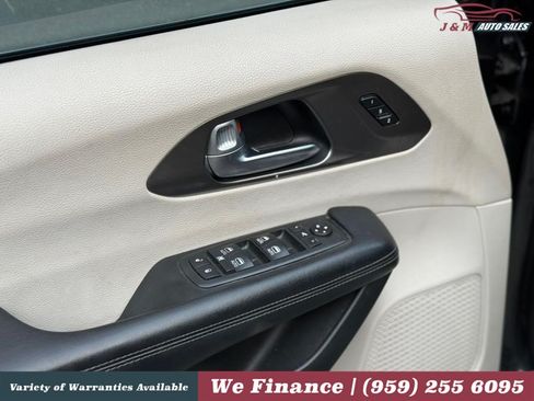 Used 2019 Chrysler Pacifica Limited FWD image 30