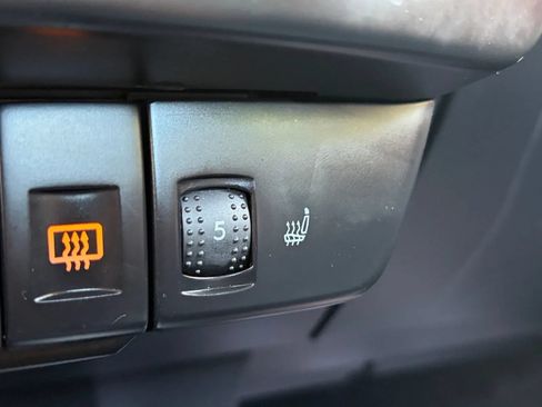 Used 2009 Volkswagen Beetle Coupe FWD image 23