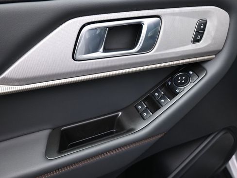 New 2026 Ford Explorer Active w/ Active Comfort Package image 12