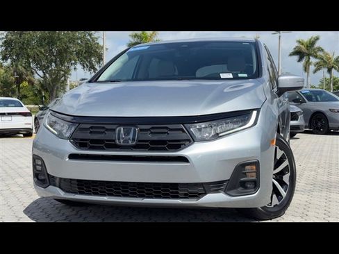 Certified 2025 Honda Odyssey EX-L image 3