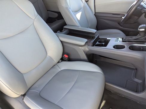 Used 2024 Toyota Sienna XLE image 12