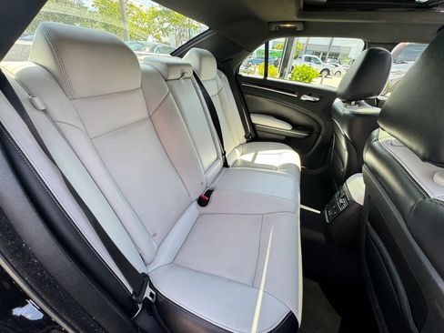 Used 2018 Chrysler 300 S w/ 300S Premium Group RWD image 28