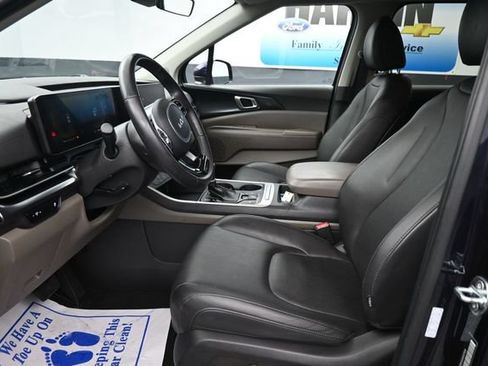 Used 2025 Kia Carnival FWD image 13