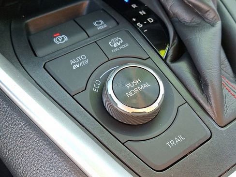 Certified 2023 Toyota RAV4 SE image 26