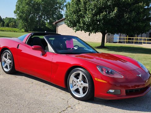 Used 2005 Chevrolet Corvette Coupe w/ Preferred Equipment Group image 2