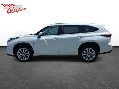 Used 2023 Toyota Highlander Limited FWD image 8