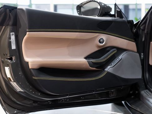 Certified 2022 Ferrari Portofino M image 23