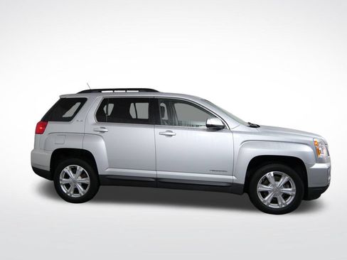 Used 2017 GMC Terrain SLE w/ Driver Alert Package I AWD/4WD image 2