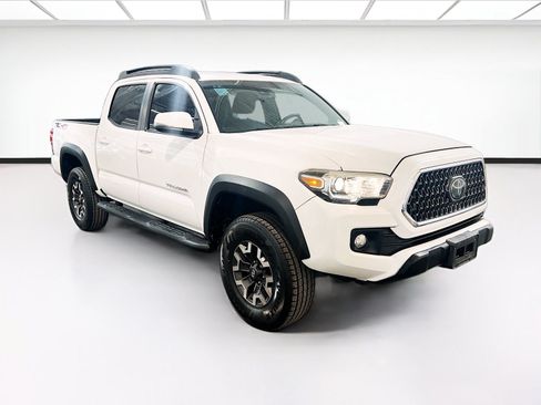 Used 2018 Toyota Tacoma TRD Off-Road w/ Technology Package AWD/4WD image 3