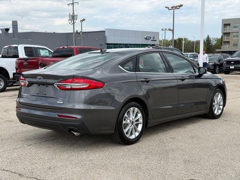 Used 2019 Ford Fusion SE FWD image 3