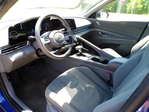 Used 2023 Hyundai Elantra SEL w/ Convenience Package FWD image 25