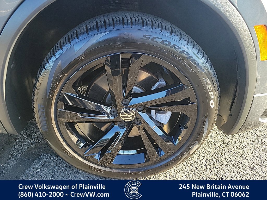 Certified 2024 Volkswagen Tiguan SE R-Line AWD/4WD image 20