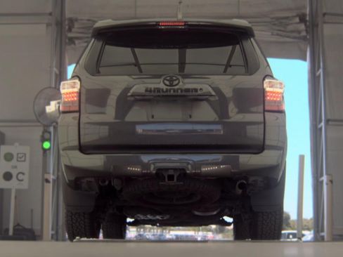 Used 2016 Toyota 4Runner SR5 AWD/4WD image 4