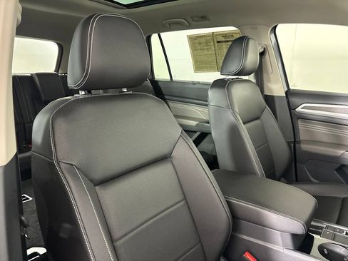 Used 2023 Volkswagen Atlas SE w/ Panoramic Sunroof Package FWD image 30