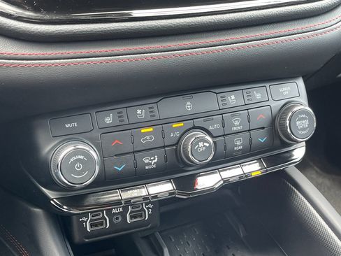 Used 2025 Dodge Durango R/T AWD/4WD image 25