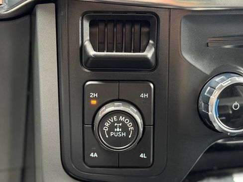 Used 2022 Ford F150 Lariat w/ Equipment Group 502A High AWD/4WD image 17