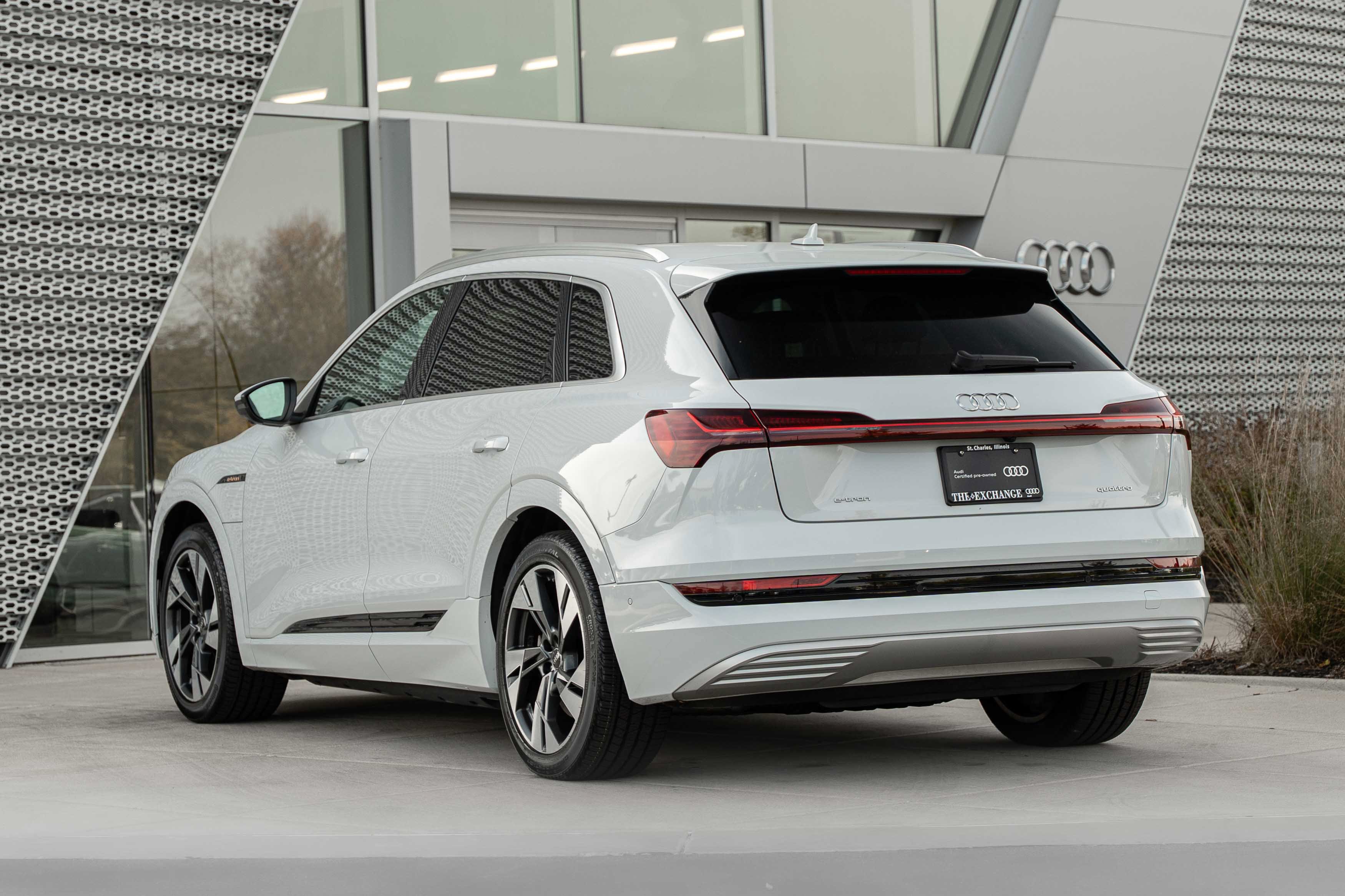 Certified 2023 Audi e-tron Premium Plus w/ Premium Plus Package AWD/4WD image 5