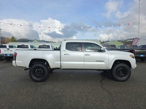 Used 2021 Toyota Tacoma Limited image 6