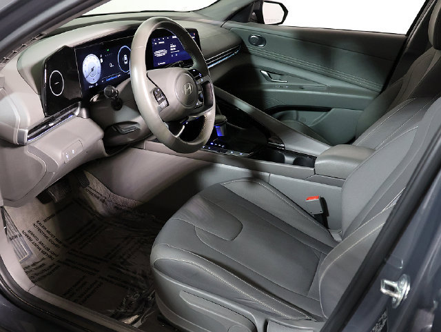 Used 2025 Hyundai Elantra SEL FWD image 12