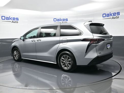 Used 2024 Toyota Sienna LE image 6