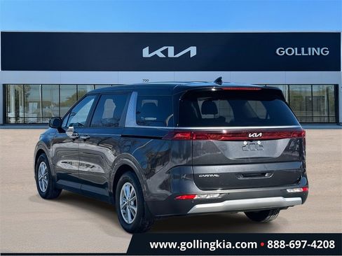 Certified 2023 Kia Carnival LX image 4