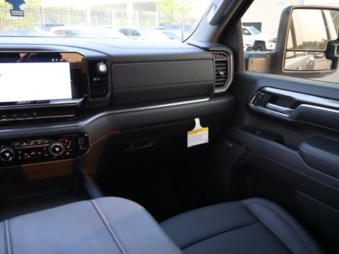 Used 2024 Chevrolet Silverado 3500 LTZ w/ LTZ Convenience Package AWD/4WD image 16