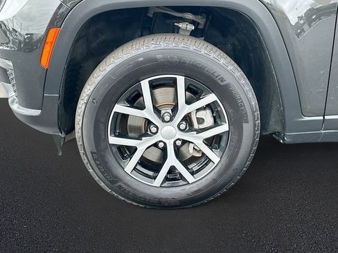 Used 2024 Jeep Grand Cherokee L Limited image 32