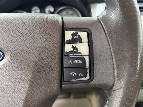 Used 2009 Ford Focus SEL image 21