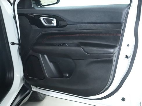Used 2025 Jeep Compass Trailhawk AWD/4WD image 33