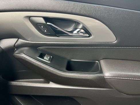 Used 2023 Chevrolet Traverse LT image 23