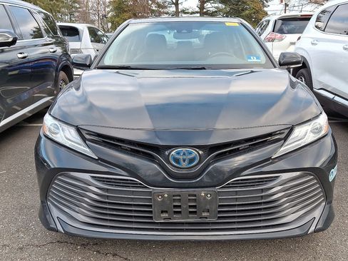 Used 2020 Toyota Camry XLE image 3