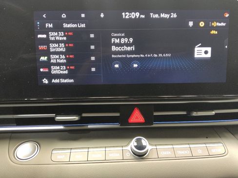Used 2025 Hyundai Elantra SEL FWD image 25