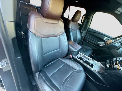 Used 2023 Ford Explorer Platinum w/ Technology Package image 29