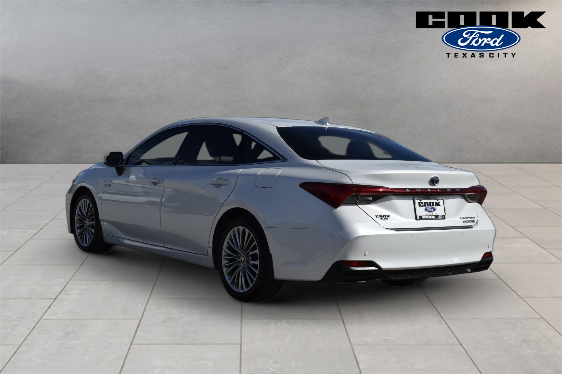 Used 2021 Toyota Avalon Limited w/ Advanced Safety Package FWD image 4