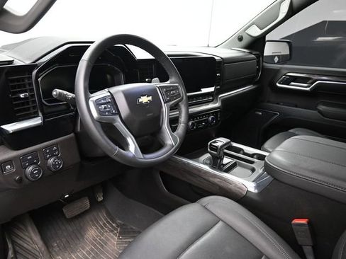 Used 2025 Chevrolet Silverado 1500 LTZ AWD/4WD image 12