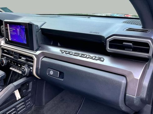 Certified 2024 Toyota Tacoma SR5 AWD/4WD image 17