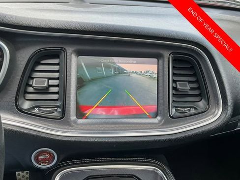 Used 2015 Dodge Challenger SRT image 21