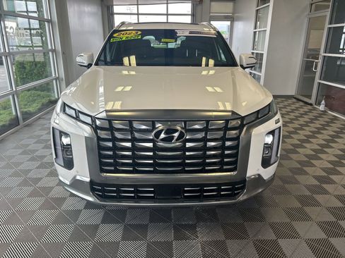 Used 2023 Hyundai Palisade Calligraphy image 2