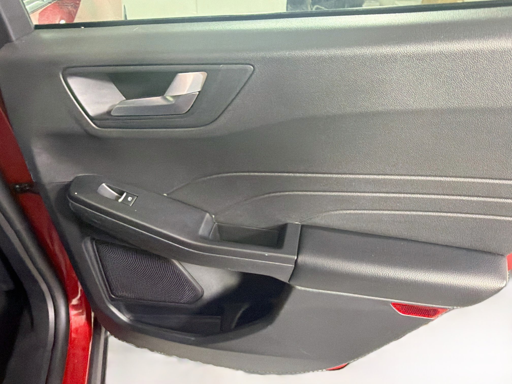Used 2025 Ford Escape ST-Line Select AWD/4WD image 28